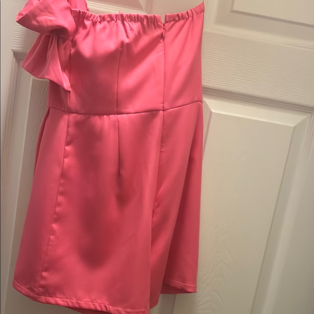 Pink Ruffled romper - Picture 2 of 2